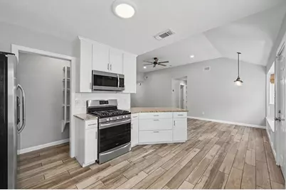 79 Fallshire Drive, The Woodlands, TX 77381 - Photo 7