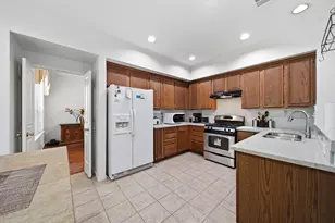 96 E Lakeridge Dr, The Woodlands, TX 77381 - Photo 13