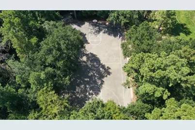 96 E Lakeridge Drive, The Woodlands, TX 77381 - Photo 39