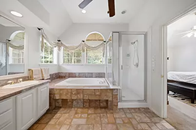 96 E Lakeridge Drive, The Woodlands, TX 77381 - Photo 25