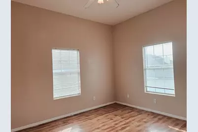 5027 Creekmont Drive, Houston, TX 77091 - Photo 11