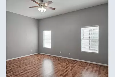 5027 Creekmont Drive, Houston, TX 77091 - Photo 13