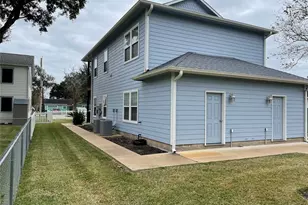 1018 S Booth Ln, Alvin, TX 77511 - Photo 17