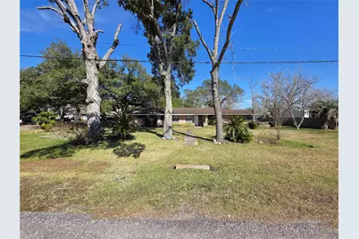 706 Maple St, Sweeny, TX 77480 - Photo 3