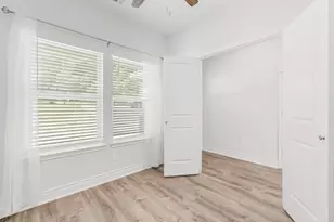 719 Cherokee Dr, Montgomery, TX 77316 - Photo 5