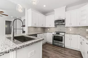 719 Cherokee Dr, Montgomery, TX 77316 - Photo 9