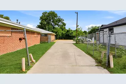 3406 E Lockwood Drive #1, Houston, TX 77026 - Photo 7
