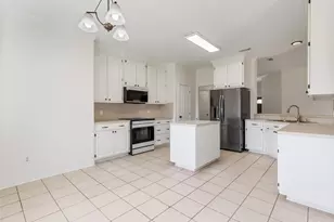 54 Tangerine Ct, Lake Jackson, TX 77566 - Photo 11