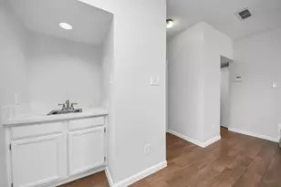 3750 Tanglewilde St, Houston, TX 77063 - Photo 9