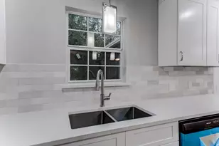 5535 Elm Springs Dr, Houston, TX 77048 - Photo 19