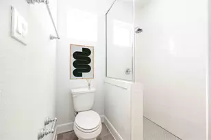 2471 W 11th St, Houston, TX 77008 - Photo 5