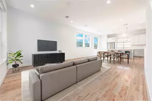 2471 W 11th St, Houston, TX 77008 - Photo 11