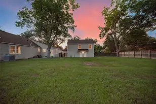 723 N Meyer St, Sealy, TX 77474 - Photo 3