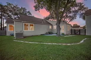 723 N Meyer St, Sealy, TX 77474 - Photo 33