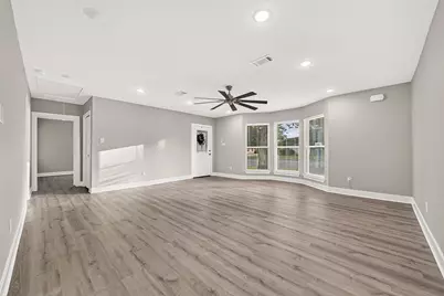 723 N Meyer Street, Sealy, TX 77474 - Photo 9