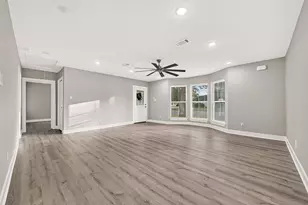 723 N Meyer St, Sealy, TX 77474 - Photo 9