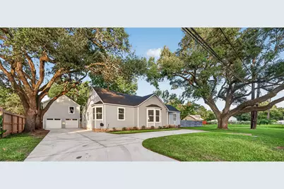 723 N Meyer Street, Sealy, TX 77474 - Photo 1