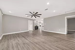 723 N Meyer St, Sealy, TX 77474 - Photo 7
