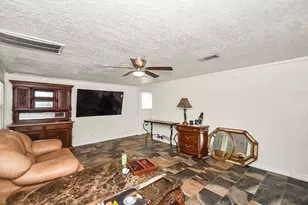 4415 W Bayshore Dr, Bacliff, TX 77518 - Photo 7