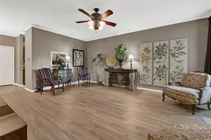 9800 Pagewood Ln, Houston, TX 77042 - Photo 13