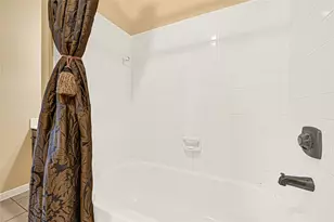 9800 Pagewood Ln, Houston, TX 77042 - Photo 25