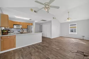 3931 Navarro Dr, Galveston, TX 77554 - Photo 3