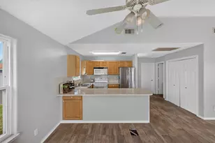 3931 Navarro Dr, Galveston, TX 77554 - Photo 5