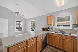 3931 Navarro Dr, Galveston, TX 77554 - Photo 9