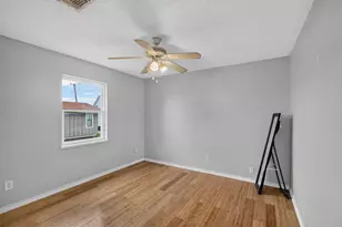 3931 Navarro Dr, Galveston, TX 77554 - Photo 11