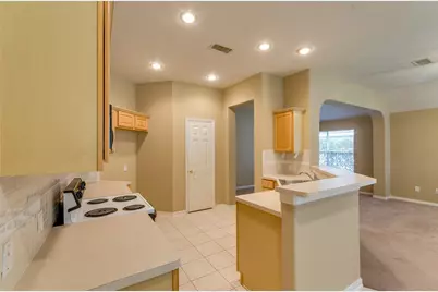 18 Orchard Dale Circle, The Woodlands, TX 77382 - Photo 11