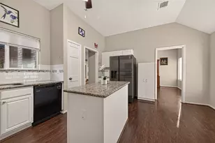 818 Maple Branch Ln, Pearland, TX 77584 - Photo 9