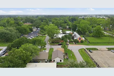 305 Peach Street, Tomball, TX 77375 - Photo 27