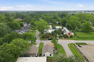 305 Peach St, Tomball, TX 77375 - Photo 27