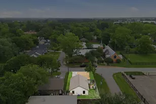 305 Peach St, Tomball, TX 77375 - Photo 23
