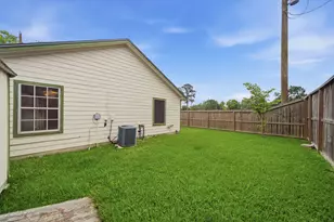 305 Peach St, Tomball, TX 77375 - Photo 25