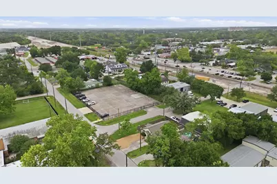 305 Peach Street, Tomball, TX 77375 - Photo 25