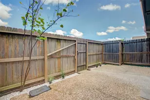 10332 Longmont Dr, Houston, TX 77042 - Photo 17