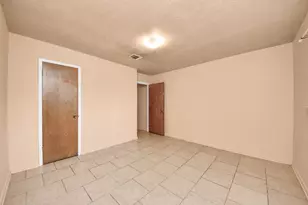 9126 Willow Meadow Dr, Houston, TX 77031 - Photo 9