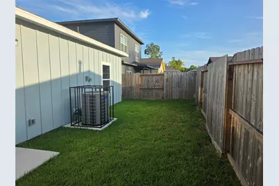 9918 Dipping Woods Street, Houston, TX 77076 - Photo 11