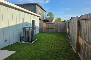 9918 Dipping Woods St, Houston, TX 77076 - Photo 11
