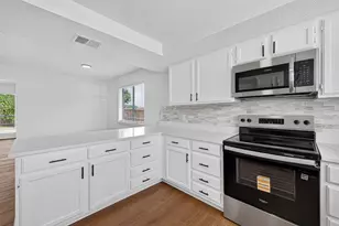 10102 Old Towne Ln, Sugar Land, TX 77498 - Photo 19