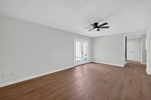 10102 Old Towne Ln, Sugar Land, TX 77498 - Photo 11