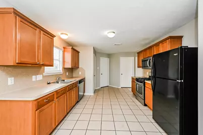 4435 Sprangletop Avenue, Baytown, TX 77521 - Photo 7