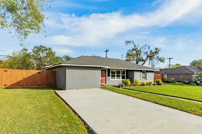 232 Birch Street, Lake Jackson, TX 77566 - Photo 3