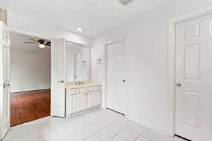 5597 Beverly Hill St, Houston, TX 77056 - Photo 19