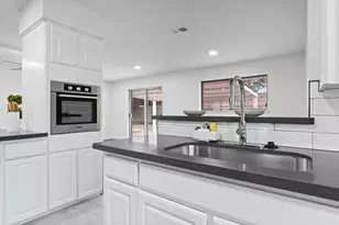 322 E Edgebrook Dr, Houston, TX 77034 - Photo 9