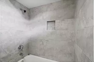 322 E Edgebrook Dr, Houston, TX 77034 - Photo 33