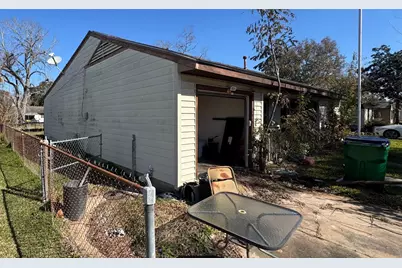 913 Southampton Street, Angleton, TX 77515 - Photo 5