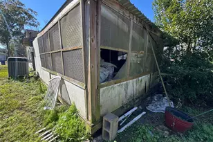 913 Southampton St, Angleton, TX 77515 - Photo 13