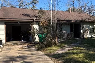 913 Southampton St, Angleton, TX 77515 - Photo 1